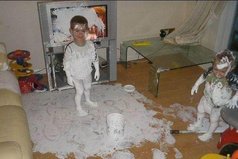 В доме разруха, голодные дети, мама часами сидит в интернете.  