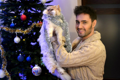 В словах и клятвах все мужчины одинаковы, а вот их поступки показывают разницу между ними.