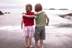 Никогда не позволяй маленькой ссоре испортить большую дружбу.