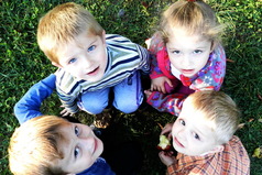 Друзья детства — это тe люди, которые помнят тебя мaленькой в цветных колготках, нe накрашенной и с косичками.