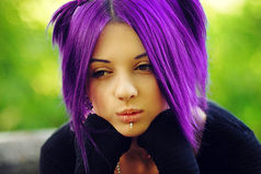 Плевать я хотела на чёрные и белые полосы жизни…  Я иду по своей… — фиолетовой! 