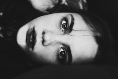 Однажды понимаешь, что человек, в котором ты видел свое счастье, на самом деле, давно — источник твоих расстройств. Так начинает исчезать любовь.