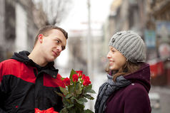 Намного приятней получать подарки не в день рождения, а в серый скучный день.