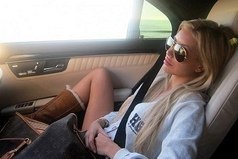 Хочется ехать. В никуда. Просто ехать. Слушать музыку и смотреть на проплывающие мимо деревья, поля, облака. Днём и ночью ехать, ехать и ехать, чтобы никто не трогал. Никто.