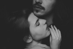 А возраст мужчины не так уж и важен, года дураку не добавят мозгов. Трусливый с годами не станет отважным, и щедрым не будет никто из жлобов.