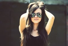 Услышав мои желания, рыбка сделала вид, что сдохла.