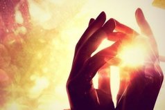 Горе можно пережить в одиночестве, но радость - чтоб познать ее в полной мере - нужно разделить с другим человеком.