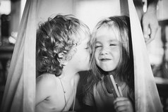 Главное - жить, как в детстве... Не пряча чувств и эмоций..!