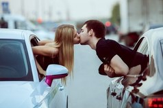 Любовь может быть только взаимной. Все, что происходит лишь с одной стороны - болезнь.