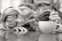 У меня есть кофе, который я теперь не пью, номера, на которые я уже не звоню, и люди, которых я уже не люблю!