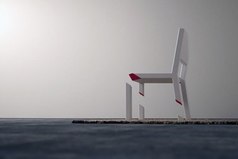 Стул не может сказать, что ему трудно, тяжело и что он устал. В один прекрасный момент он просто сломается. Наверное, я немного стул.