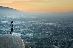 За каждый шаг, за каждый вздох, за то что дал мне Бог. За боль, за счастье, за удачу, за то что я смеюсь и плачу, за то что я ещё люблю, за всё Тебя Господь благодарю.