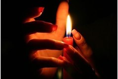 Тихо в церковь я зайду. За семью зажгу свечу. Тихо Бога попрошу: ''Береги их, я молю. А за себя я не прошу, да и просить не смею. Тебя Господь благодарю за всё, что я имею.''