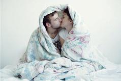 Утро бывает добрым, наверное, тогда, когда просыпаешься часиков так в 12, и любимая сонная морда спит на соседней подушке.