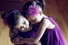 Сестра — это лучший друг, от которого невозможно избавиться.