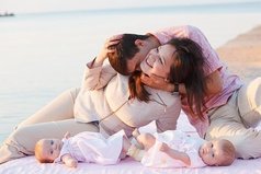 Пусть руки, которые вас обнимут — будут самыми сильными… губы, которые поцелуют — самыми горячими… а сердце, которое вас полюбит — самым достойным!