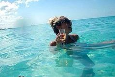 Абонент безумно счастлив и больше не принимает звонков из прошлого.