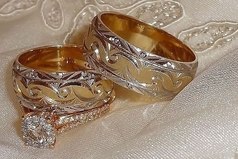 Совет мой тем, кто любит лезть в чужие семьи И ворошит семейное гнездо: Не суйся в то, что не тобой создали, А лучше создавай и береги СВОЁ!