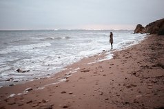 Не бойтесь потерять тех, кто не побоялся потерять вас. Чем ярче горят мосты за спиной, тем светлее дорога впереди.