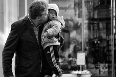 Если мужчина после рабочего дня или в выходные желает проводить время с семьей, а не с друзьями - это не значит, что он подкаблучник. Это значит, что самый лучший муж и папа на свете.