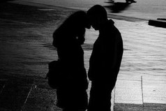 Улыбку дарю всем. Взгляд - немногим. Сердце - одному.