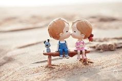 Женщину надо любить так,чтобы ей и в голову не пришло,что кто-то другой может любить её ещё сильнее.