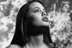 Женщина должна быть такой, чтобы её хотелось и в свет вывести и в 