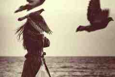 Не пересекайте океаны ради людей, которые не пересекли бы ради вас и лужи.