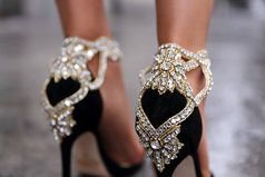 Все просто — укрась свои ножки новыми туфлями и депрессия из души уйдет сама!