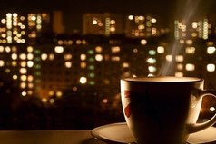 Приходишь домой, делаешь кофе, садишься, а вокруг тишина... и каждый из нас сам выбирает, что это: одиночество или свобода.