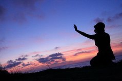 Можешь помочь человеку — помоги, не можешь помочь — помолись, не умеешь молиться — подумай о человеке хорошо! И это уже будет помощь, потому что светлые мысли — это тоже оружие…