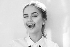 Крылья - в стирку! Грабли - спрячу! Сама сяду на метлу. Надоело мне феячить, делать людям доброту. Зла я делать не умею, просто буду чуть хитрей .Ведь пора же становиться мне когда-нибудь мудрей!