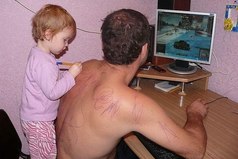 Чем бы дитя не тешилось, лишь бы в танки не мешало играть.