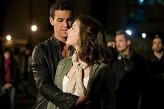 Парню, который действительно тебя любит, не важно как ты одета, не важно какая у тебя прическа, накрашена ты или нет, ему важно что ты есть и ты рядом.