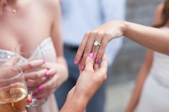 Настоящая подруга не та, которая разделит с тобой беду, а та, которая не захлебнётся от зависти, когда ты счастлива!