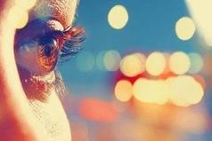 Кареглазые люди - это сама нежность. Любят они всегда искренне, горячо и отличаются верностью тем, кого выбрали.