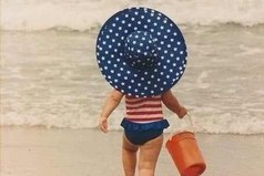 К морю бы сейчас махнуть, попу в волны окунуть...