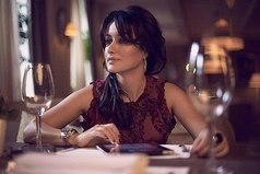 Девушку украшают ее длинные волосы и простой характер, а не длинный язык и высокая самооценка