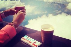 На свете есть люди, которых ты просто любишь. Просто так. Тебе хорошо от одной мысли, что они существуют. Они могут быть очень далеко, в других городах, даже в других странах, но ты знаешь, что они тоже тебя любят. Просто так.