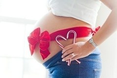 Девять месяцев счастья. Ты такая смешная, пупок торчком. Медленно ходишь и боишься идти в роддом. Так интересно - там она или он? Ты теперь не одна - ты 2 в 1.