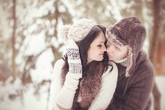 Нам, женщинам, не так уж много нужно... Луна с небес не так уж и важна... Достаточно лишь ласкового взгляда и веры в то, что ты всегда нужна...