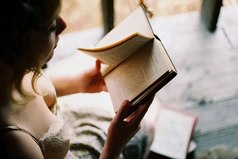 Иногда так не хочется дочитывать книгу, потому что она уже стала твоей любимой.