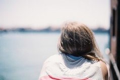 Иногда так хочется бросить в этом городе все и всех ради одного человека, который далеко, но роднее и любимее тех, кто рядом