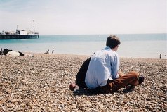 Так странно приходить на особенные места, где когда-то испытывал самые теплые эмоции, и чувствовать, как сейчас сквозит дыра в груди.