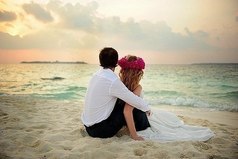 Семья, счастливый брак, долгие годы счастья вполне возможны, это не сказка и не выдумка, только не надо этого ждать, как манны небесной, это надо строить, вдвоем и постоянно.