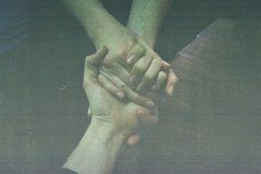 Ты берешь человека за руку и не чувствуешь ни страха, ни опасений – только спокойствие