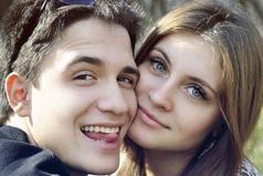 Скромность - украшение девушек, а скромная девушка - украшение любого парня.