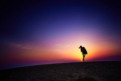 Покуда сильны наши надежды, сильны и мы.