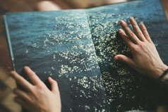 Тот, кто ничего не хочет удержать, владеет всем.