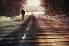 Ты никогда не пройдёшь свой путь до конца, если будешь останавливаться, чтобы бросить камень в каждую тявкающую собаку.